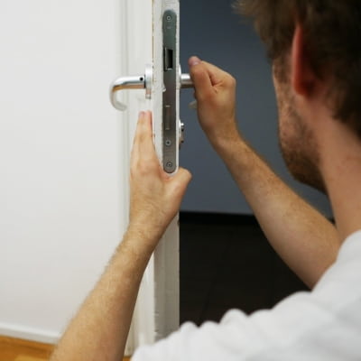 Türen und Schubladen reparieren Foto Türen reparieren